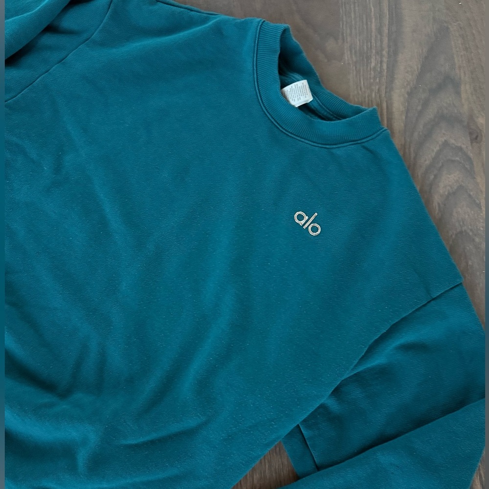 ALO Yoga Teal Sweatshirt - Picture 4 of 9
